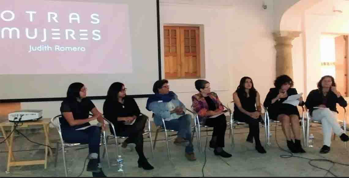 Conversan mujeres sobre libre decisión a no ser madres