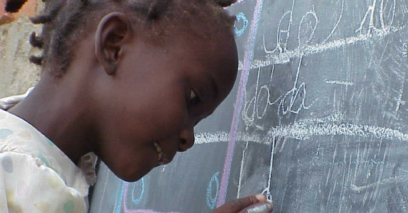 33% de niñas y jóvenes que viven en países en situación de emergencia no aprenden ni a leer ni a escribir