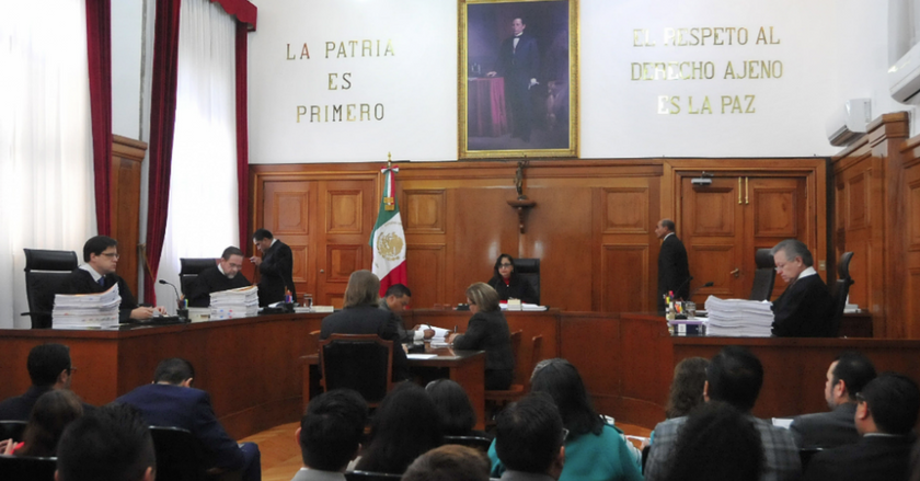 Mujeres que trabajan y cuidan a los hijos merecen compensación tras divorcio, resuelve la Corte