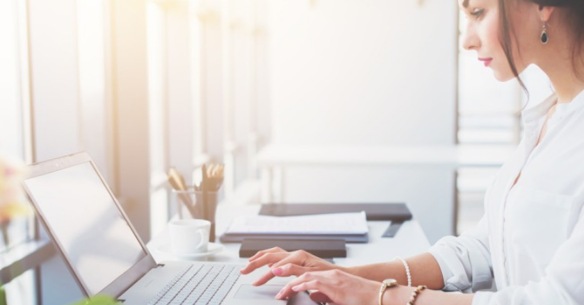 ¿Por qué las mujeres tienen que trabajar más para tener un ascenso?