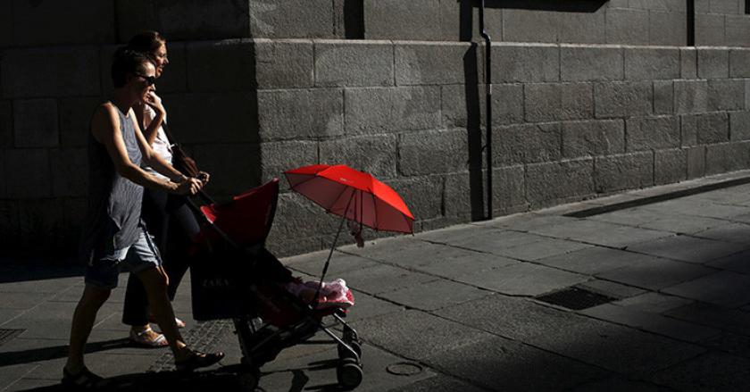 #AvisaCuandoLlegues: El miedo que sufren las mujeres al volver a casa, en mensajes de WhatsApp