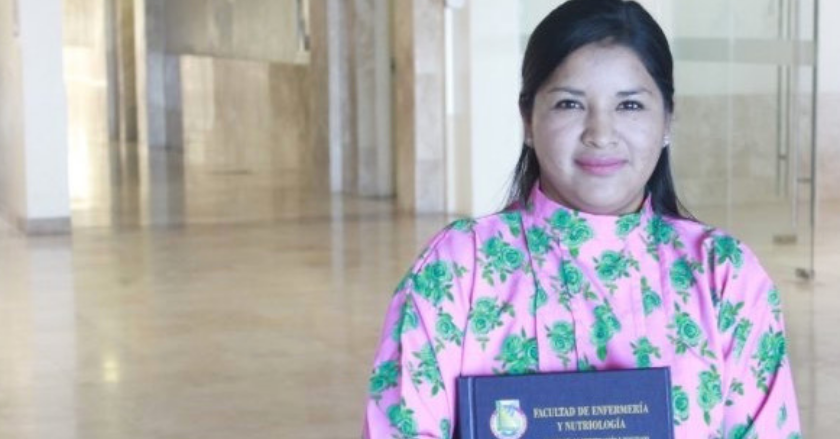 Ella es la primera rarámuri en tener su maestría en Enfermería
