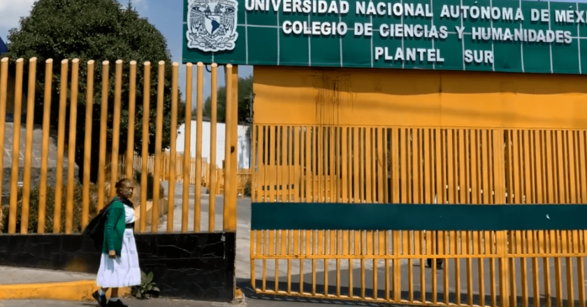 Doña Elvia tiene 63 años, pudo regresar al CCH Sur y quiere estudiar Medicina