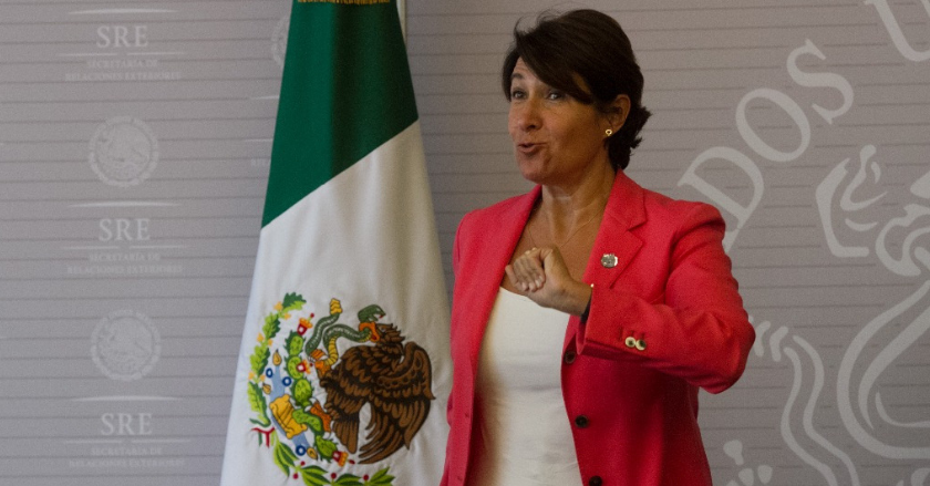 Ser mujer aún es peligroso, reconoce la embajadora de Francia