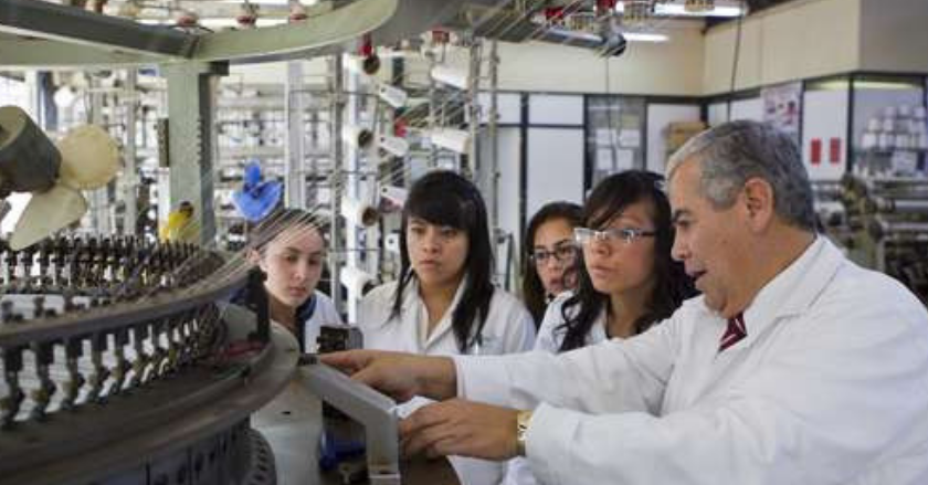 Mayor rezago en mujeres para estudiar la universidad