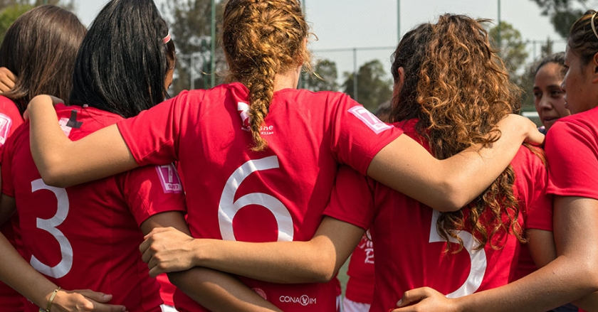 Mujeres y niñas en el deporte.