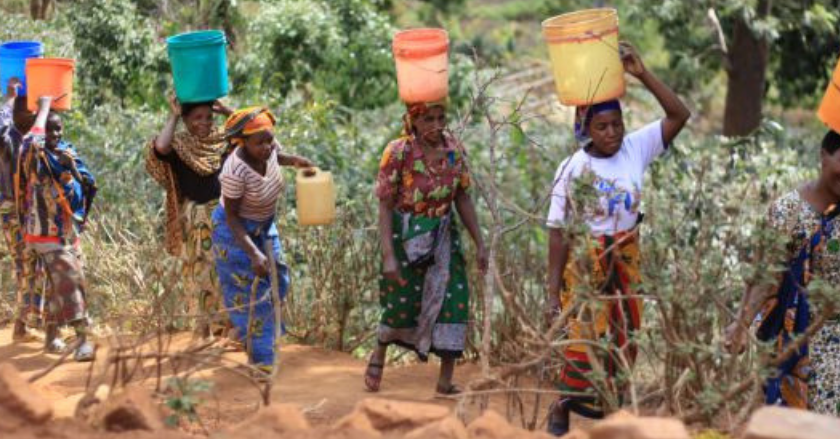 La mujer y su relación con el agua