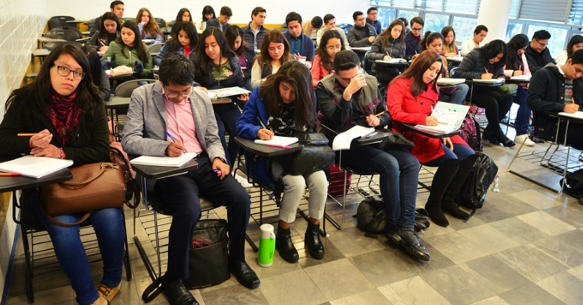 Mujeres con posgrado en México ganan 43% menos que hombres con mismo nivel de estudios