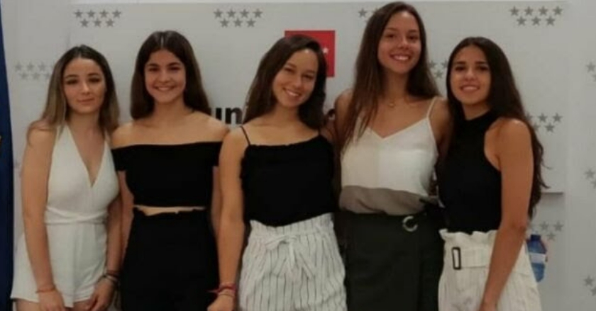Cinco adolescentes españolas, finalistas mundiales con una app para proteger a las mujeres en la calle