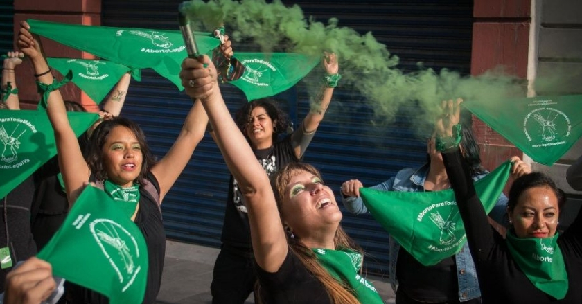 Marea Verde, mujeres se reúnen en CDMX en la calle Madero