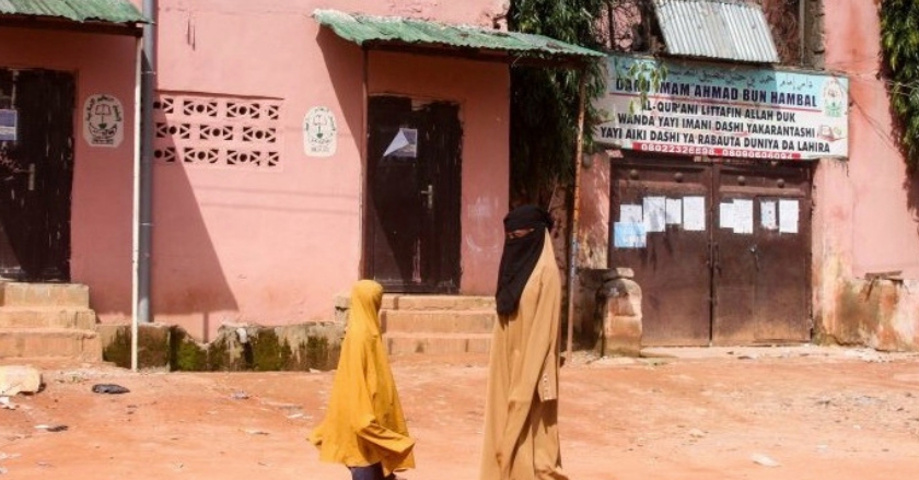 Liberan a 19 mujeres embarazadas de una “fábrica de bebés” en Nigeria