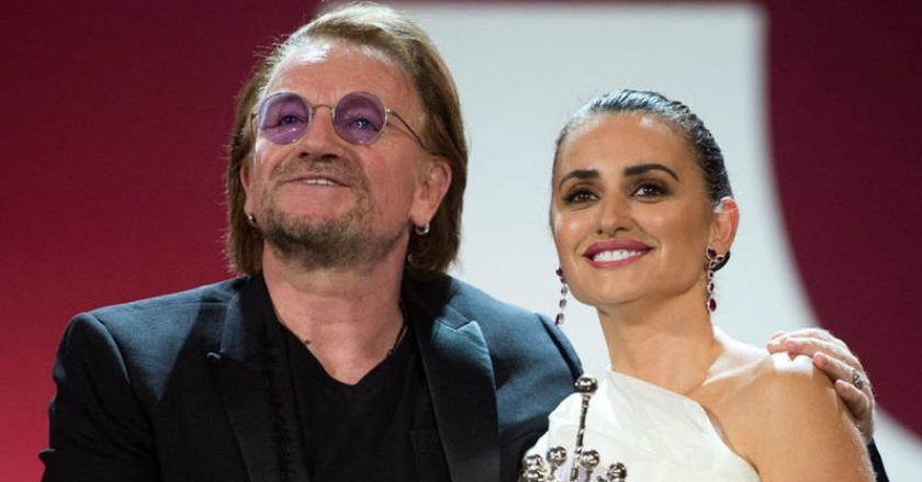 Penélope Cruz envía mensaje por violencia a mujeres al recibir premio en España