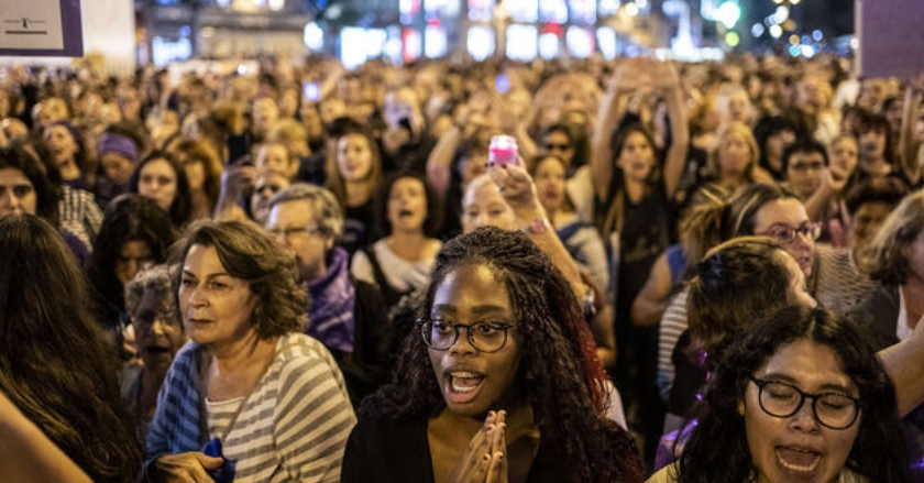 La «noche violeta»: un grito feminista toma las calles tras «un verano de barbarie» por la violencia machista