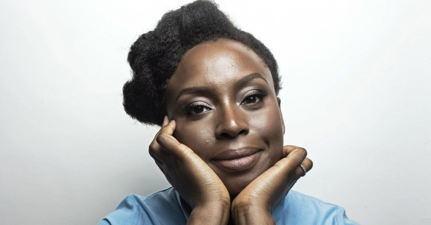 Chimamanda Ngozi Adichie: “Nuestra época obliga a tomar partido”