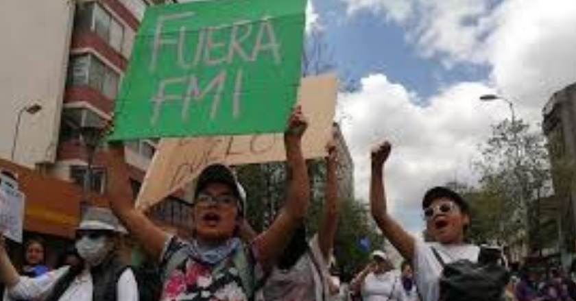 Miles de mujeres indígenas marchan en Ecuador