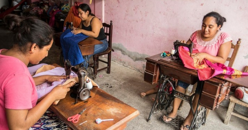 En Oaxaca, mujeres se heredan el arte textil para su preservación
