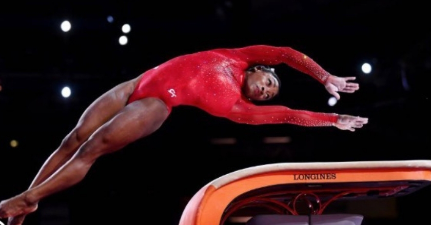 Simone Biles iguala el récord de Scherbo