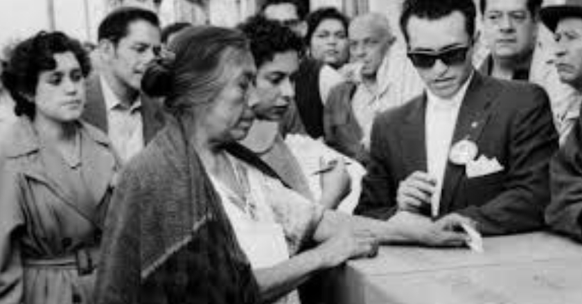 Mujeres votando en América Latina
