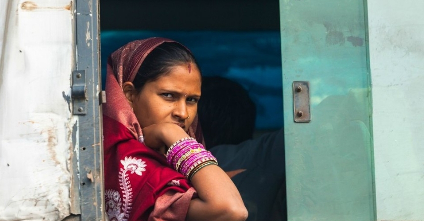 India da a mujeres boletos de autobús rosas para que puedan ir a trabajar sin gastar