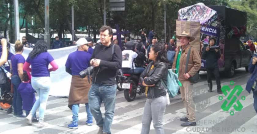Mujeres marchan al zócalo para exigir fin de los feminicidios