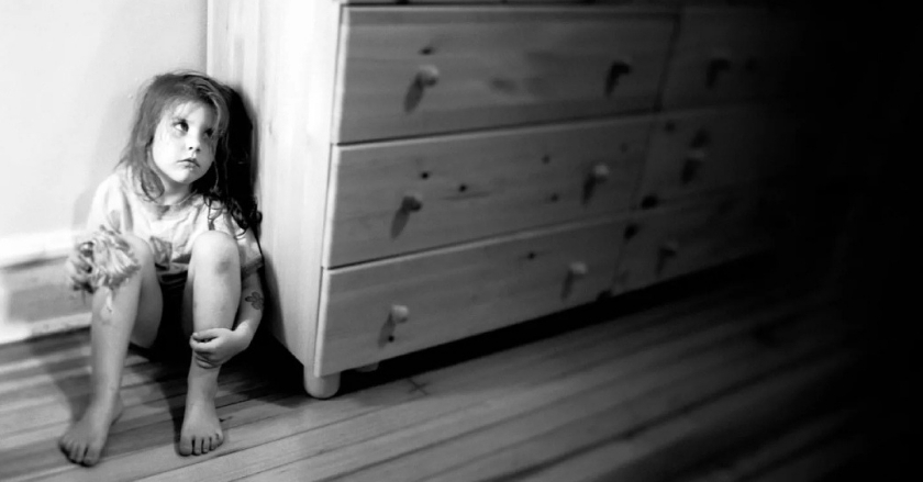 Niña de 10 años graba mientras sacerdote abusa sexualmente de ella