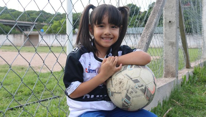 Menos prejuicios y más pelota, el fútbol también es femenino