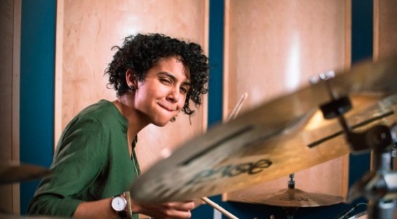 Ivanna Cuesta, la dominicana que ganó el concurso mundial de bateristas