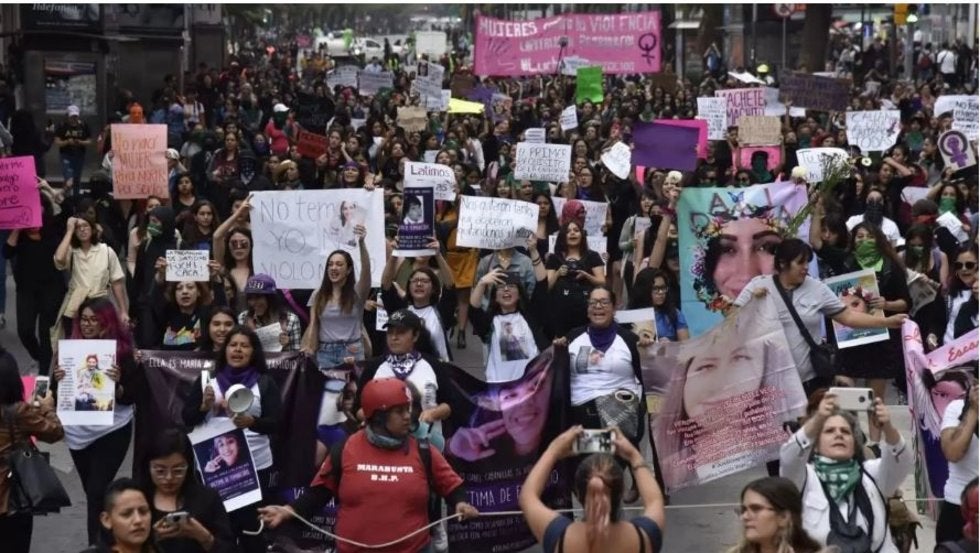 57% de las mujeres piensa sumarse al paro nacional