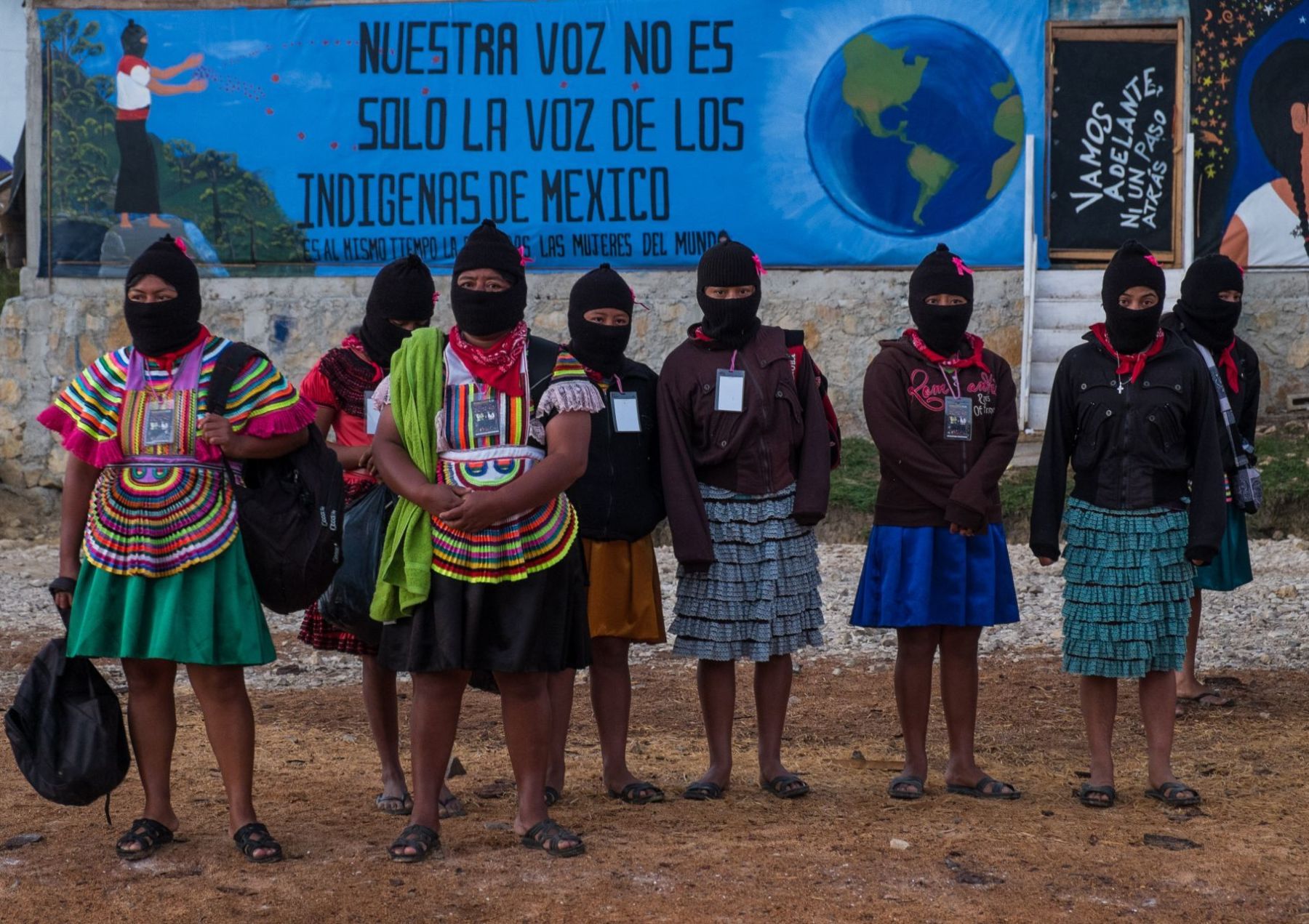 Mujeres zapatistas se unen al paro nacional del 9 de marzo