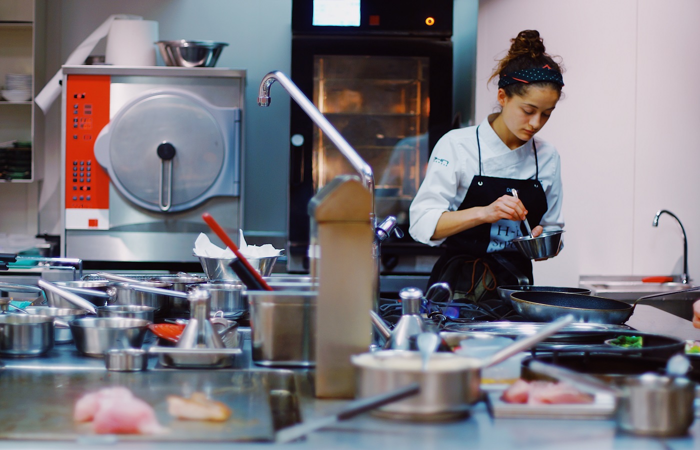 La importancia del feminismo en la industria gastronómica