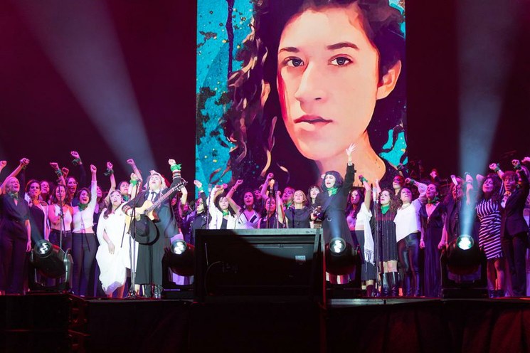 “Justicia”, claman cantantes en el concierto Tiempo de Mujeres