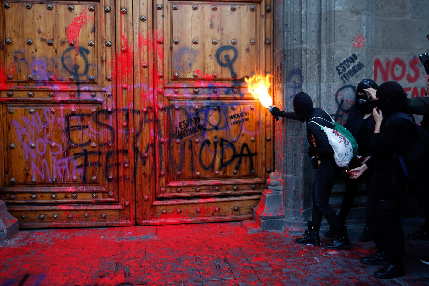 La rabia de las jóvenes feministas cimbra al gobierno de AMLO
