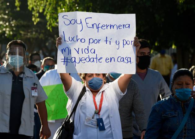“Me gritaron ‘traes el Covid’ y me escupieron”, las enfermeras en México sufren ataques por miedo al contagio