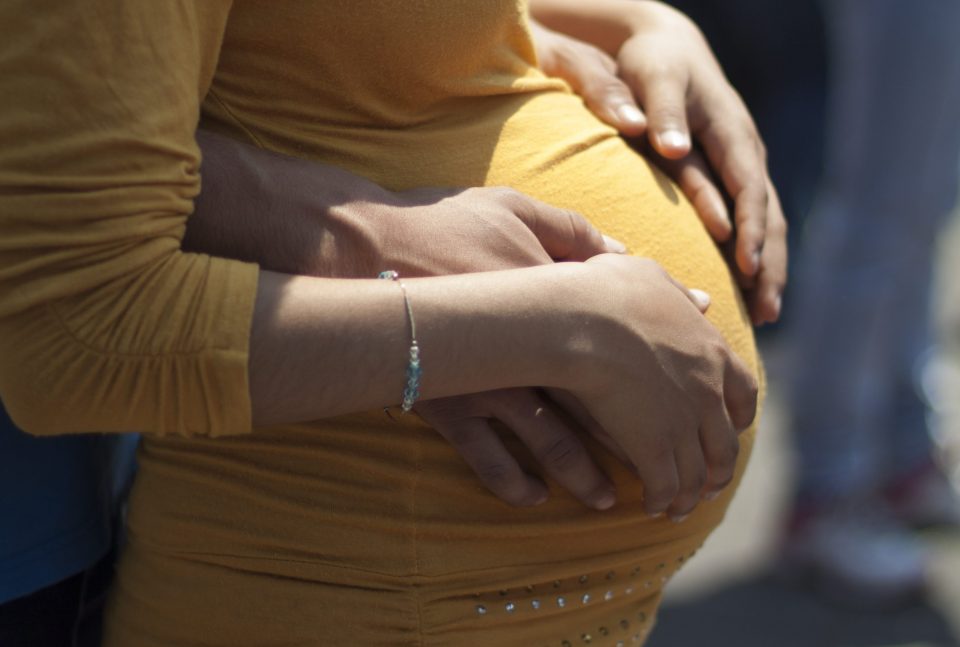 Discriminación laboral: cada 5 días despiden a una mujer en México porque será mamá