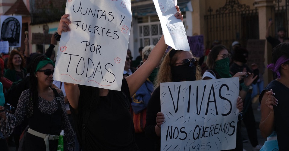 Familiares y amigos apoyan a mujeres para pedir ayuda al estar confinadas en casa con su agresor