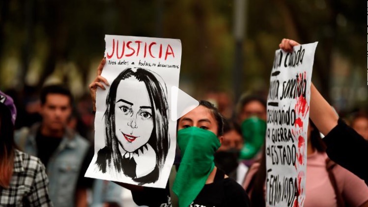 Los asesinatos de mujeres en México alcanzan tasas récord, pero según AMLO la mayoría de las llamadas de emergencia son “falsas”