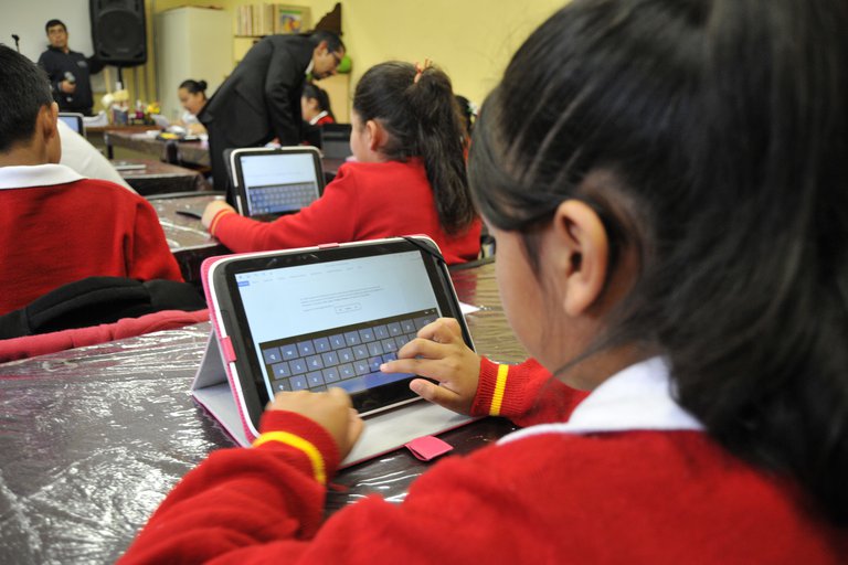 Alfabetización digital de mujeres, una brecha que se acrecentó en con el COVID-19: académicas