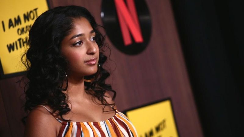 Día Internacional de la Niña: el testimonio de Maitreyi Ramakrishnan, protagonista de «Yo nunca», y otras jóvenes sobre el acoso en internet