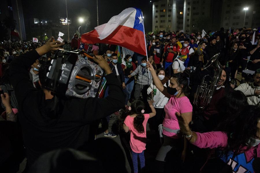 Chile cerca de convertirse en el primer país del mundo en redactar una Constitución en paridad