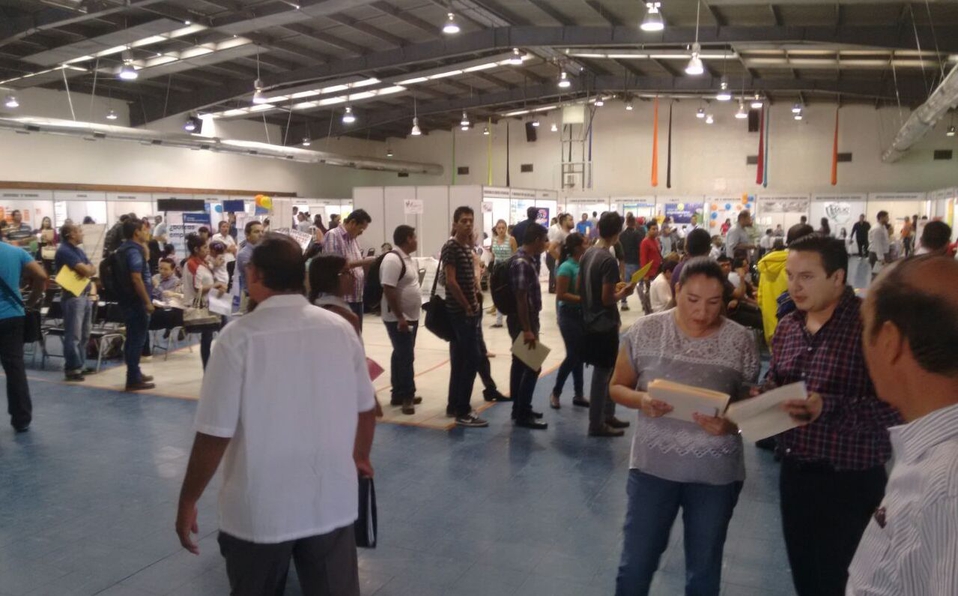 Mujeres en desventaja en colocación, sueldo y prestaciones