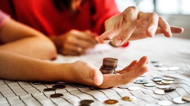 Problemas para hallar trabajo y menores sueldos, los obstáculos de las mujeres para comprar vivienda