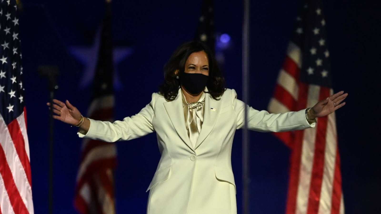 Habrá otras mujeres en el cargo, dice Harris en primer discurso como vicepresidenta
