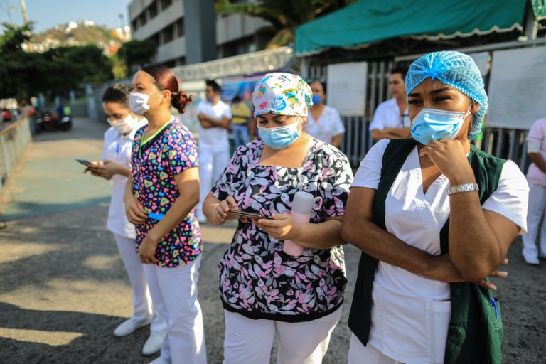 El 64% de las mujeres que trabajan por outsourcing son del sector salud