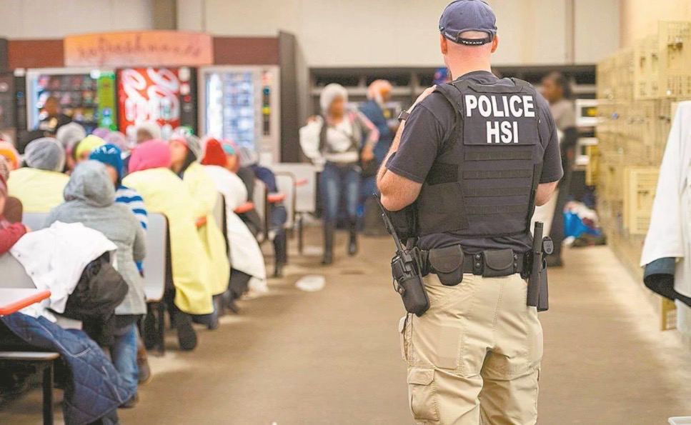 Gobierno de EU busca deportar a mujeres que denunciaron histerectomías