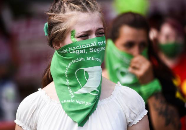 #EsAhora: ilustraciones y pañuelos verdes en redes sociales para apoyar el aborto en Argentina