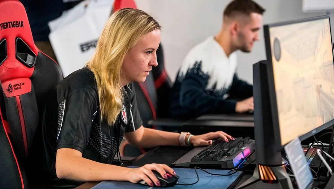 Mujeres especialistas en la industria de los esports
