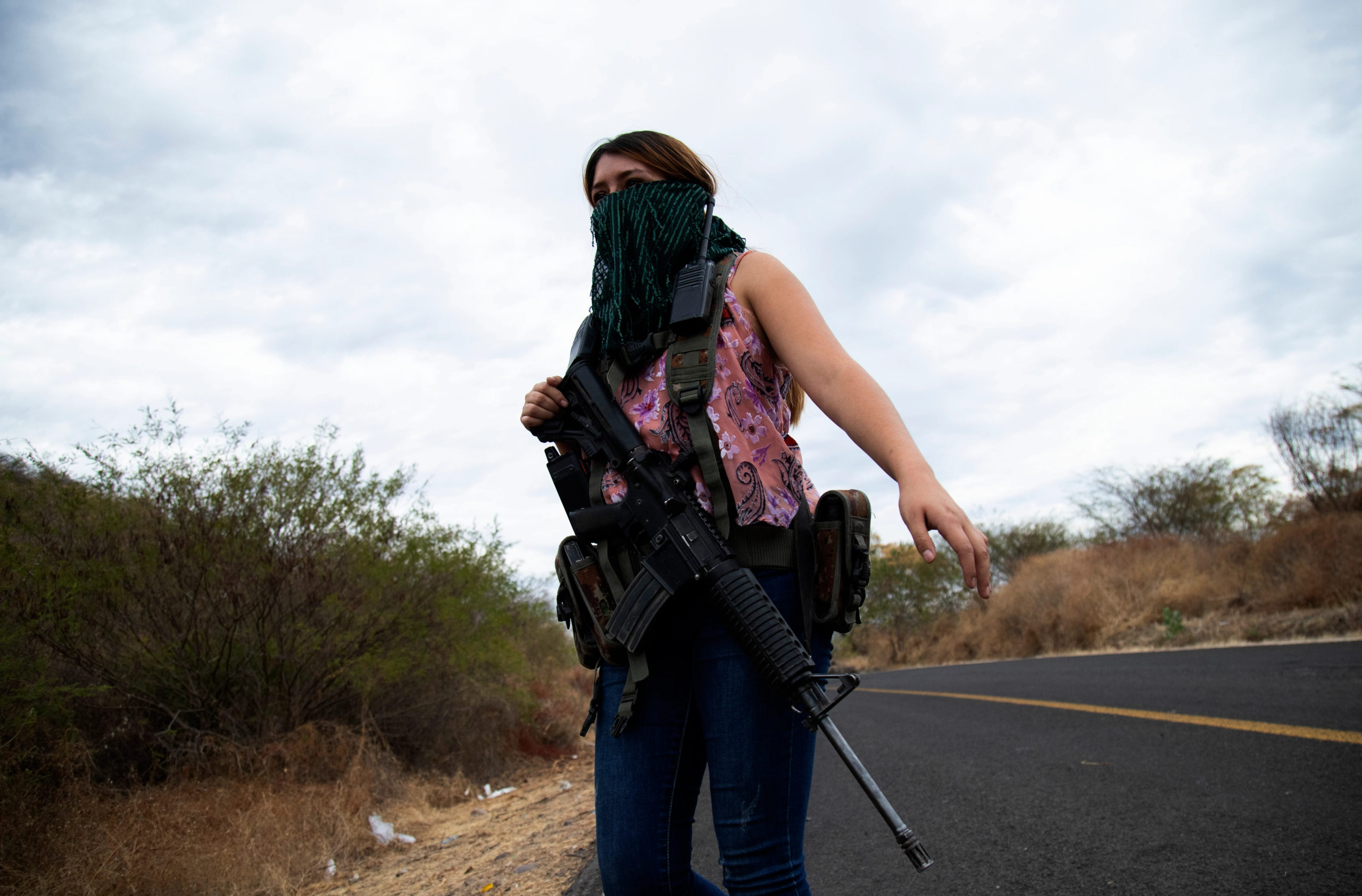 En México, las mujeres toman las armas para defenderse