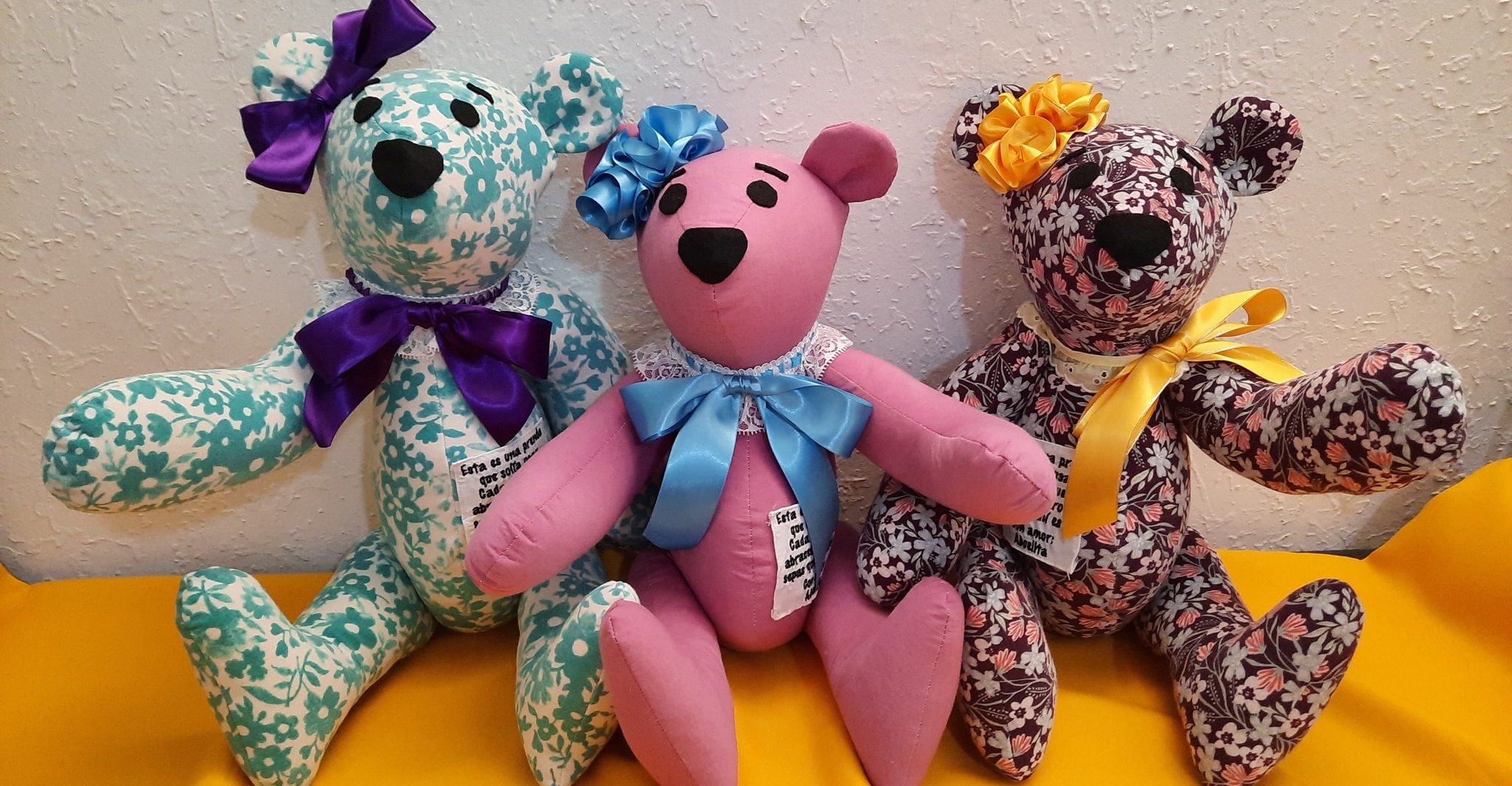 Eréndira Guerrero, la mujer que hace osos de peluche con prendas de personas fallecidas por COVID