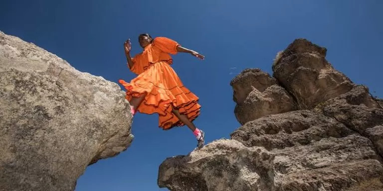 Lorena, la de pies ligeros: el hermoso documental sobre la corredora rarámuri