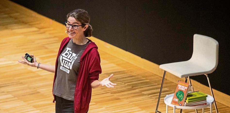 Helena González, la ciencia con humor entra